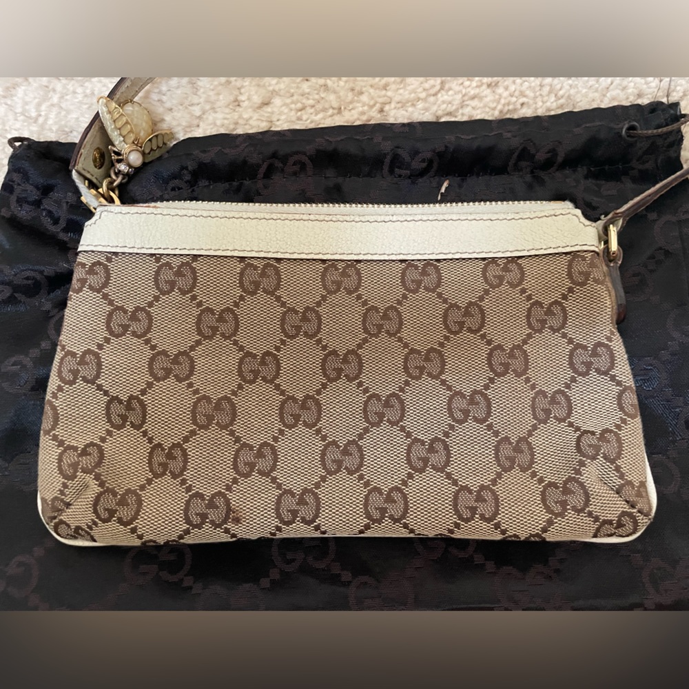 GG Canvas Bumble Bee Charm Pochette